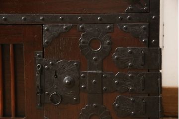 和製アンティーク　歴史を感じさせる佇まいが目を引く総桐船箪笥(帳箱、和箪笥、時代箪笥、桐たんす、小物収納)(R-057211)