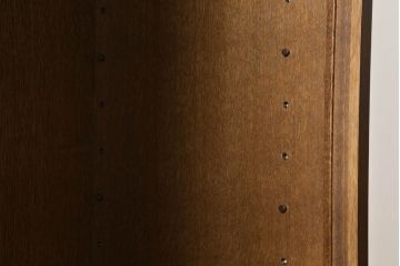 中古　美品　北海道旭川 近藤工芸　Solid Furniture OAK (ソリッドファニチャー オーク)　オーク材　品のあるデザインが魅力的なキャビネット(戸棚、収納棚、食器棚、カップボード)(R-057213)