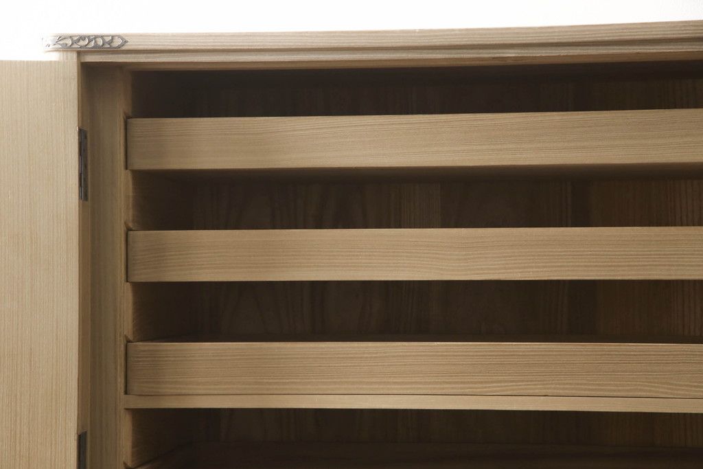 中古　美品　国産手造り家具　凛とした佇まいが魅力的な総桐箪笥(胴丸、桐たんす、収納箪笥、衣装タンス、和タンス、バラ売り可能)(R-057244)