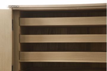 中古　美品　国産手造り家具　凛とした佇まいが魅力的な総桐箪笥(胴丸、桐たんす、収納箪笥、衣装タンス、和タンス、バラ売り可能)(R-057244)