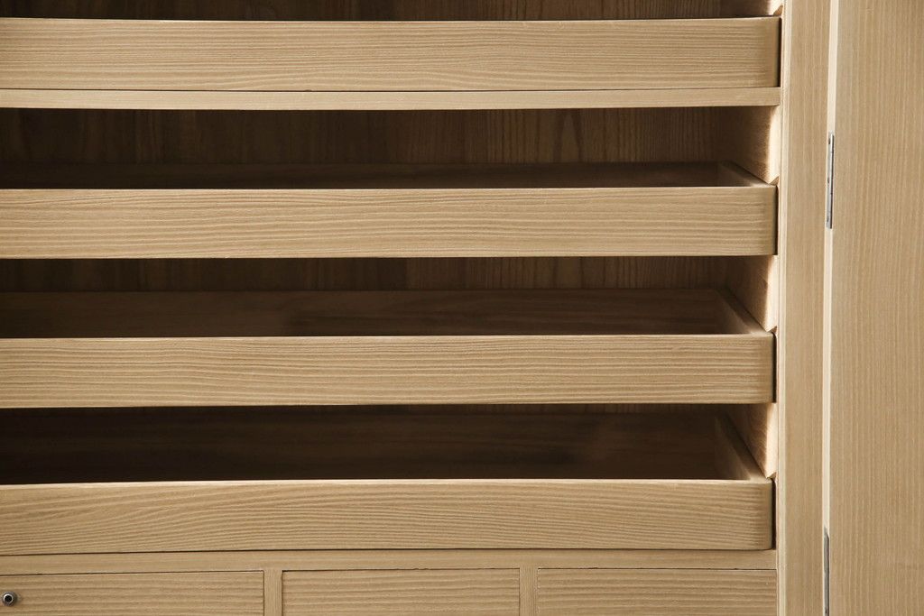 中古　美品　国産手造り家具　凛とした佇まいが魅力的な総桐箪笥(胴丸、桐たんす、収納箪笥、衣装タンス、和タンス、バラ売り可能)(R-057244)