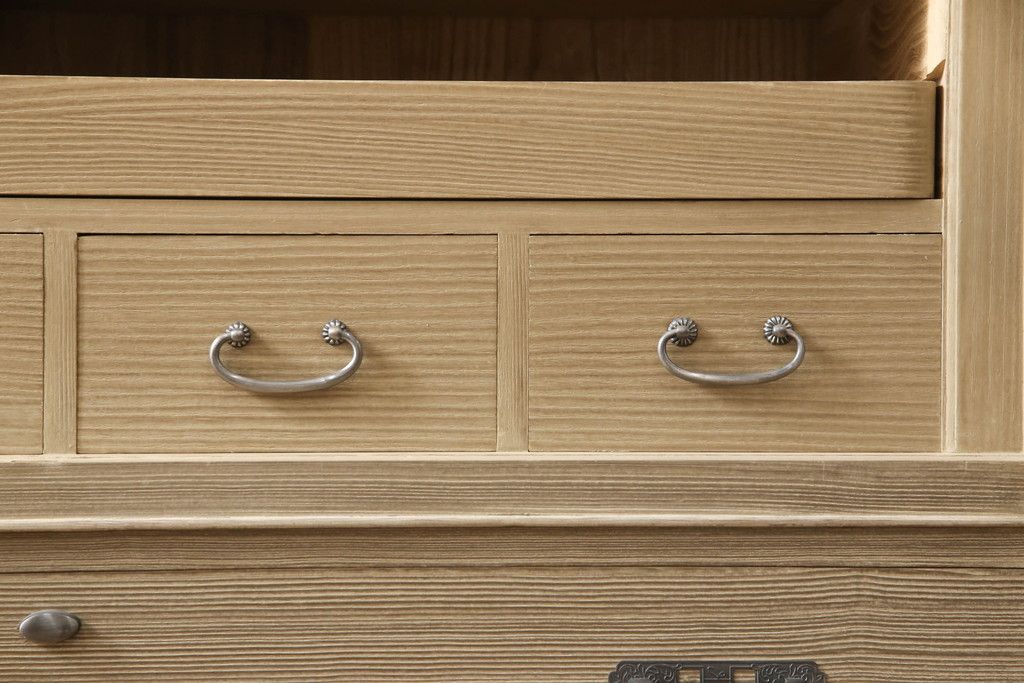 中古　美品　国産手造り家具　凛とした佇まいが魅力的な総桐箪笥(胴丸、桐たんす、収納箪笥、衣装タンス、和タンス、バラ売り可能)(R-057244)