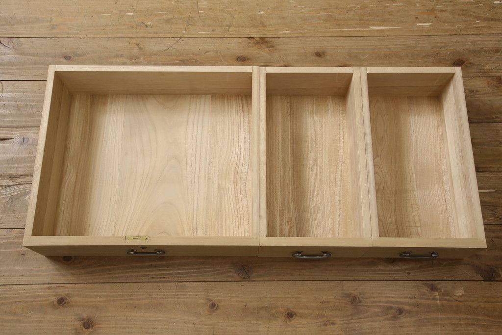 中古　美品　国産手造り家具　凛とした佇まいが魅力的な総桐箪笥(胴丸、桐たんす、収納箪笥、衣装タンス、和タンス、バラ売り可能)(R-057244)