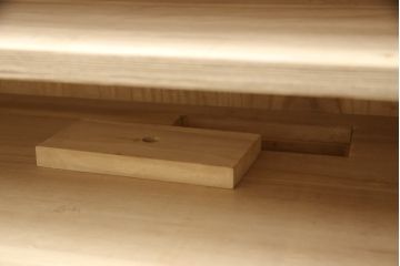 中古　美品　国産手造り家具　凛とした佇まいが魅力的な総桐箪笥(胴丸、桐たんす、収納箪笥、衣装タンス、和タンス、バラ売り可能)(R-057244)