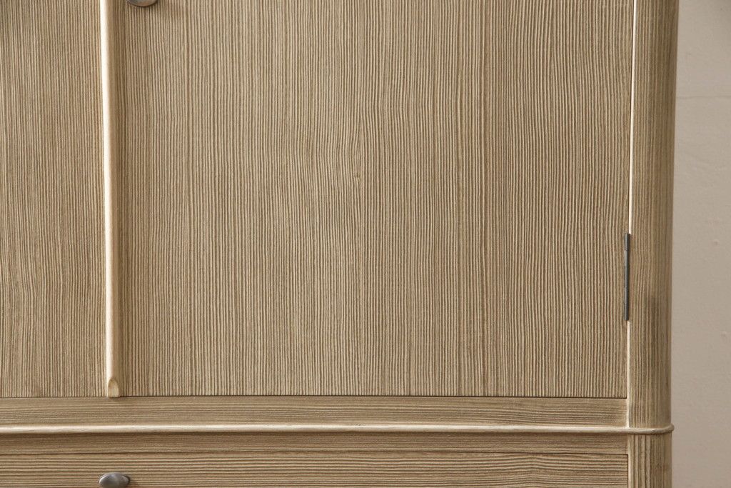 中古　美品　国産手造り家具　凛とした佇まいが魅力的な総桐箪笥(胴丸、桐たんす、収納箪笥、衣装タンス、和タンス、バラ売り可能)(R-057244)