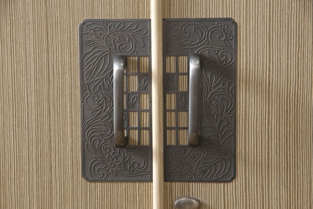 中古　美品　国産手造り家具　凛とした佇まいが魅力的な総桐箪笥(胴丸、桐たんす、収納箪笥、衣装タンス、和タンス、バラ売り可能)(R-057244)