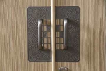 中古　美品　国産手造り家具　凛とした佇まいが魅力的な総桐箪笥(胴丸、桐たんす、収納箪笥、衣装タンス、和タンス、バラ売り可能)(R-057244)