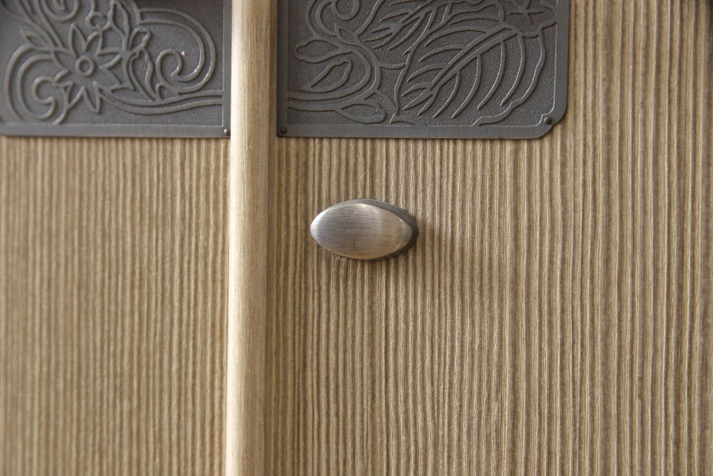 中古　美品　国産手造り家具　凛とした佇まいが魅力的な総桐箪笥(胴丸、桐たんす、収納箪笥、衣装タンス、和タンス、バラ売り可能)(R-057244)