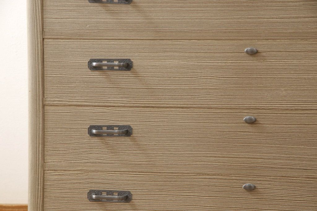 中古　美品　国産手造り家具　凛とした佇まいが魅力的な総桐箪笥(胴丸、桐たんす、収納箪笥、衣装タンス、和タンス、バラ売り可能)(R-057244)