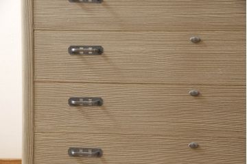 中古　美品　国産手造り家具　凛とした佇まいが魅力的な総桐箪笥(胴丸、桐たんす、収納箪笥、衣装タンス、和タンス、バラ売り可能)(R-057244)