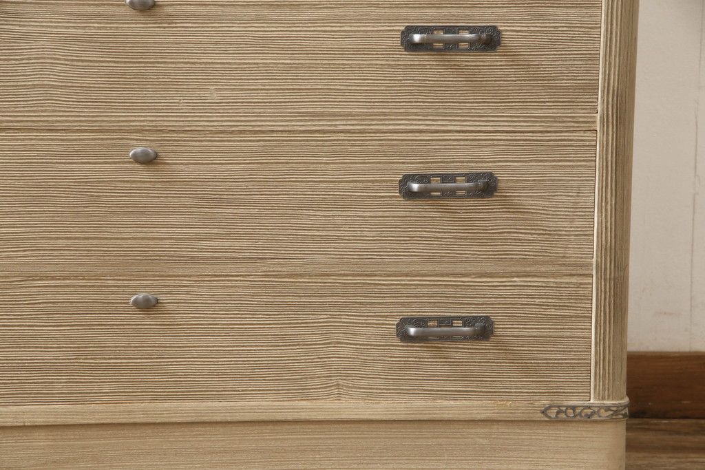 中古　美品　国産手造り家具　凛とした佇まいが魅力的な総桐箪笥(胴丸、桐たんす、収納箪笥、衣装タンス、和タンス、バラ売り可能)(R-057244)