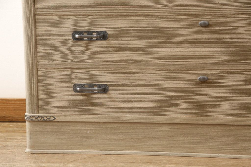 中古　美品　国産手造り家具　凛とした佇まいが魅力的な総桐箪笥(胴丸、桐たんす、収納箪笥、衣装タンス、和タンス、バラ売り可能)(R-057244)