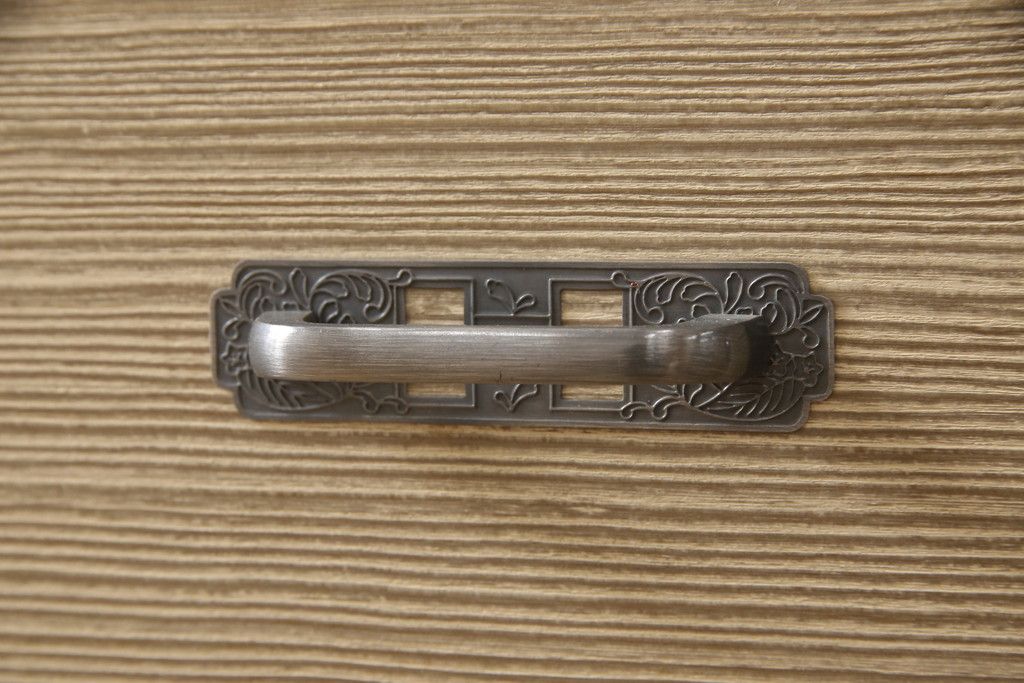 中古　美品　国産手造り家具　凛とした佇まいが魅力的な総桐箪笥(胴丸、桐たんす、収納箪笥、衣装タンス、和タンス、バラ売り可能)(R-057244)