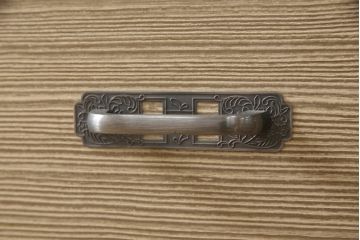 中古　美品　国産手造り家具　凛とした佇まいが魅力的な総桐箪笥(胴丸、桐たんす、収納箪笥、衣装タンス、和タンス、バラ売り可能)(R-057244)