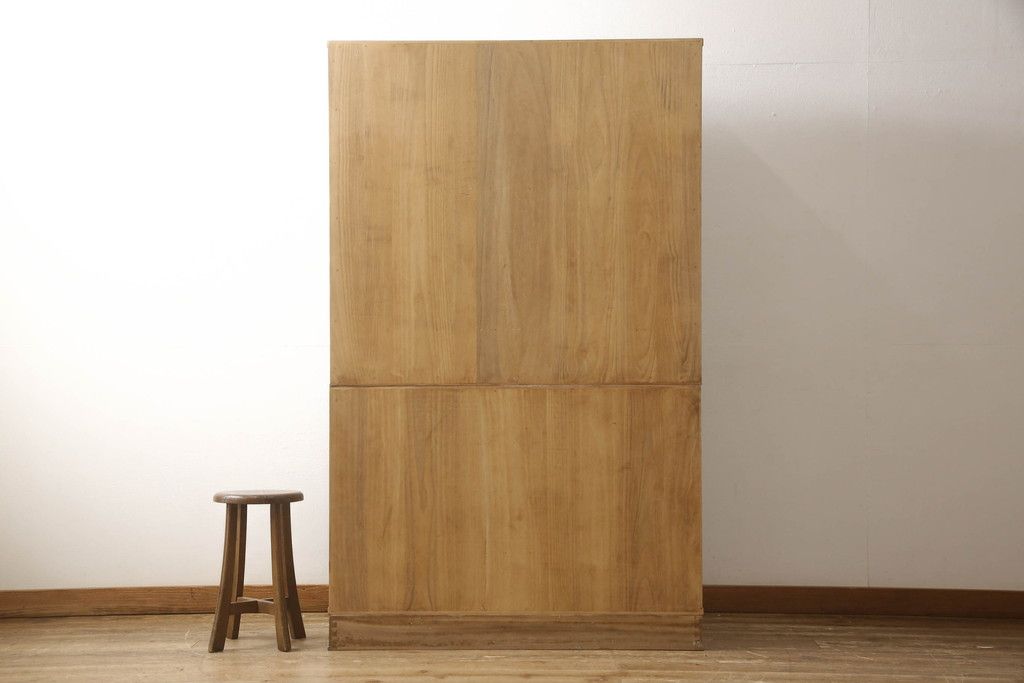 中古　美品　国産手造り家具　凛とした佇まいが魅力的な総桐箪笥(胴丸、桐たんす、収納箪笥、衣装タンス、和タンス、バラ売り可能)(R-057244)