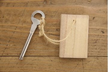 中古　美品　国産手造り家具　凛とした佇まいが魅力的な総桐箪笥(胴丸、桐たんす、収納箪笥、衣装タンス、和タンス、バラ売り可能)(R-057244)