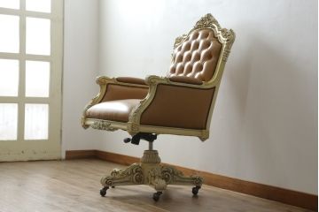 中古　SILIK(シリック)　本革と細やかな彫刻が高級感あふれるデスクチェア(定価約90万円)(アームチェア)(R-057259)