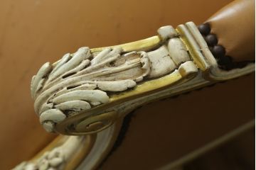 中古　SILIK(シリック)　本革と細やかな彫刻が高級感あふれるデスクチェア(定価約90万円)(アームチェア)(R-057259)