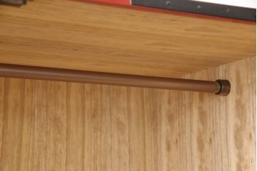 高級品　美品　朱塗り　桐材　金具の黒と朱色のコントラストが鮮やかな米沢箪笥(ワードローブ、洋服タンス、民芸箪笥、和たんす、引き出し)(R-057260)