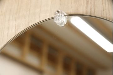 高級品　美品　朱塗り　桐材　金具の黒と朱色のコントラストが鮮やかな米沢箪笥(ワードローブ、洋服タンス、民芸箪笥、和たんす、引き出し)(R-057260)