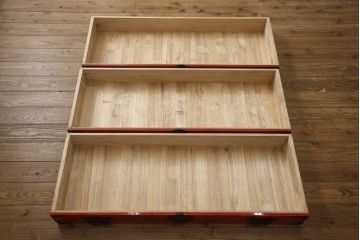 高級品　美品　朱塗り　桐材　金具の黒と朱色のコントラストが鮮やかな米沢箪笥(ワードローブ、洋服タンス、民芸箪笥、和たんす、引き出し)(R-057260)