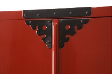 高級品　美品　朱塗り　桐材　金具の黒と朱色のコントラストが鮮やかな米沢箪笥(ワードローブ、洋服タンス、民芸箪笥、和たんす、引き出し)(R-057260)