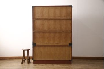 高級品　美品　朱塗り　桐材　金具の黒と朱色のコントラストが鮮やかな米沢箪笥(ワードローブ、洋服タンス、民芸箪笥、和たんす、引き出し)(R-057260)