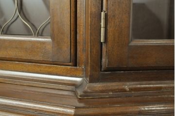 中古　美品　DREXEL HERITAGE(ドレクセルヘリテイジ)　エスペラント　クラシカルな佇まいが魅力のキャビネット(定価約120万円)(カップボード、食器棚、飾り棚、戸棚)(R-057261)