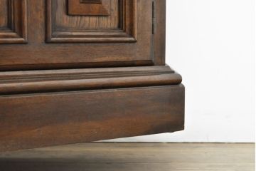 中古　美品　DREXEL HERITAGE(ドレクセルヘリテイジ)　エスペラント　クラシカルな佇まいが魅力のキャビネット(定価約120万円)(カップボード、食器棚、飾り棚、戸棚)(R-057261)