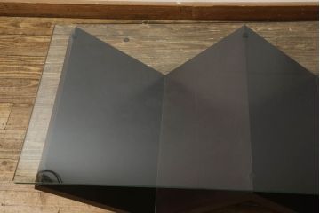 中古　美品　arflex(アルフレックス)　MONTAGNA(モンターニャ)　W字型の脚のデザインがお洒落なセンターテーブル(定価約20万円)(ガラステーブル、ローテーブル)(R-057262)