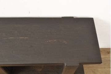 和製ビンテージ　高級品　杉材　李朝デザインがアクセントになるロータイプ飾り棚(テレビ台、飾り台、ローボード、ヴィンテージ)(R-057263)