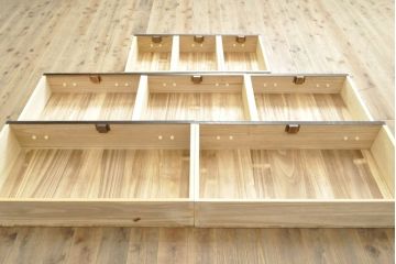 中古　美品　ケヤキ(欅)材・中桐　落ち着いた品のある佇まいが魅力的な国産民芸箪笥(和箪笥、衣装箪笥、収納箪笥、引き出し、チェスト)(R-057264)