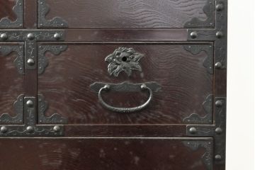 中古　美品　ケヤキ(欅)材・中桐　落ち着いた品のある佇まいが魅力的な国産民芸箪笥(和箪笥、衣装箪笥、収納箪笥、引き出し、チェスト)(R-057264)