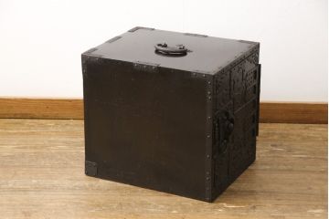 アンティーク家具　古民具・骨董　総ケヤキ(欅)材　江戸　重厚な佇まいが魅力の佐渡船箪笥(舟箪笥、掛硯型、懸硯型、小引き出し、小物収納)(R-057290)