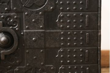 アンティーク家具　古民具・骨董　総ケヤキ(欅)材　江戸　重厚な佇まいが魅力の佐渡船箪笥(舟箪笥、掛硯型、懸硯型、小引き出し、小物収納)(R-057290)