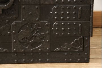 アンティーク家具　古民具・骨董　総ケヤキ(欅)材　江戸　重厚な佇まいが魅力の佐渡船箪笥(舟箪笥、掛硯型、懸硯型、小引き出し、小物収納)(R-057290)