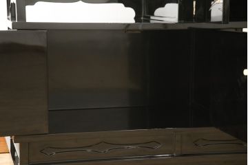 中古　美品　総漆塗り　螺鈿(らでん)細工　上質な和の空間づくりに取り入れたい飾り棚(戸棚、収納棚、茶棚)(R-057292)