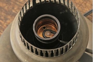  アンティーク照明　銅　ブロンズ台　くつろぎの時間におすすめのテーブルスタンド(スタンドライト、卓上照明)(R-057294)