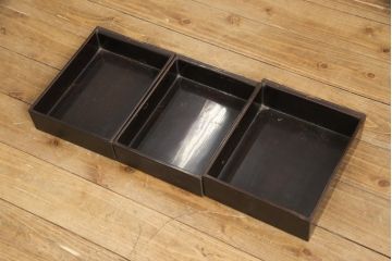 和製アンティーク 明治大正期 朱塗り 螺鈿の繊細な意匠と雅な雰囲気が魅力的な飾り棚(茶棚、茶箪笥、中国?)(R-057297)