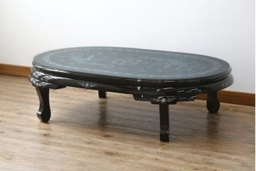 中古　民芸家具　オーバル型　豪華絢爛な螺鈿細工の座卓(定価約67万円)(ローテーブル、センターテーブル)(R-057300)