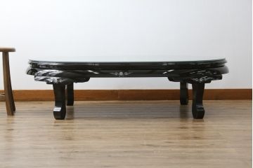 中古　民芸家具　オーバル型　豪華絢爛な螺鈿細工の座卓(定価約67万円)(ローテーブル、センターテーブル)(R-057300)