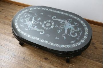 中古　民芸家具　オーバル型　豪華絢爛な螺鈿細工の座卓(定価約67万円)(ローテーブル、センターテーブル)(R-057300)