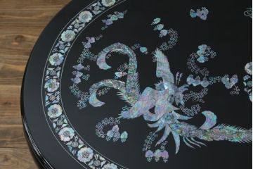 中古　民芸家具　オーバル型　豪華絢爛な螺鈿細工の座卓(定価約67万円)(ローテーブル、センターテーブル)(R-057300)