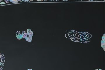 中古　民芸家具　オーバル型　豪華絢爛な螺鈿細工の座卓(定価約67万円)(ローテーブル、センターテーブル)(R-057300)