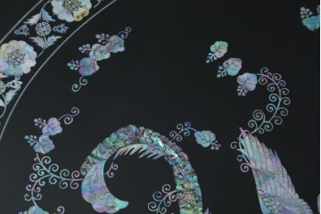 中古　民芸家具　オーバル型　豪華絢爛な螺鈿細工の座卓(定価約67万円)(ローテーブル、センターテーブル)(R-057300)