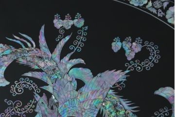 中古　民芸家具　オーバル型　豪華絢爛な螺鈿細工の座卓(定価約67万円)(ローテーブル、センターテーブル)(R-057300)