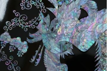 中古　民芸家具　オーバル型　豪華絢爛な螺鈿細工の座卓(定価約67万円)(ローテーブル、センターテーブル)(R-057300)