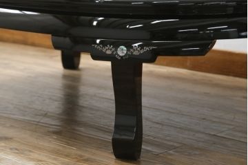 中古　民芸家具　オーバル型　豪華絢爛な螺鈿細工の座卓(定価約67万円)(ローテーブル、センターテーブル)(R-057300)