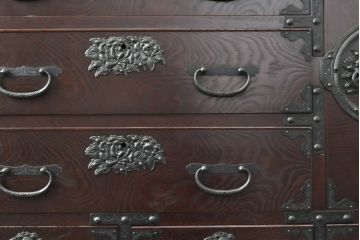 中古　美品　ケヤキ(欅)材・中桐　落ち着いた品のある佇まいが魅力的な国産民芸箪笥(和箪笥、衣装箪笥、収納箪笥、引き出し、チェスト)(R-057301)