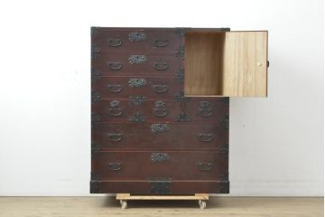 中古　美品　ケヤキ(欅)材・中桐　落ち着いた品のある佇まいが魅力的な国産民芸箪笥(和箪笥、衣装箪笥、収納箪笥、引き出し、チェスト)(R-057302)